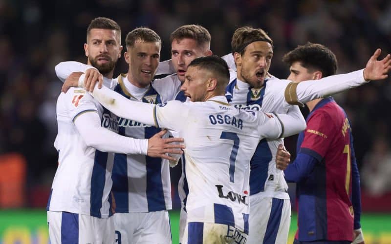 Barca thủng lưới sớm, lâm vào bế tắc