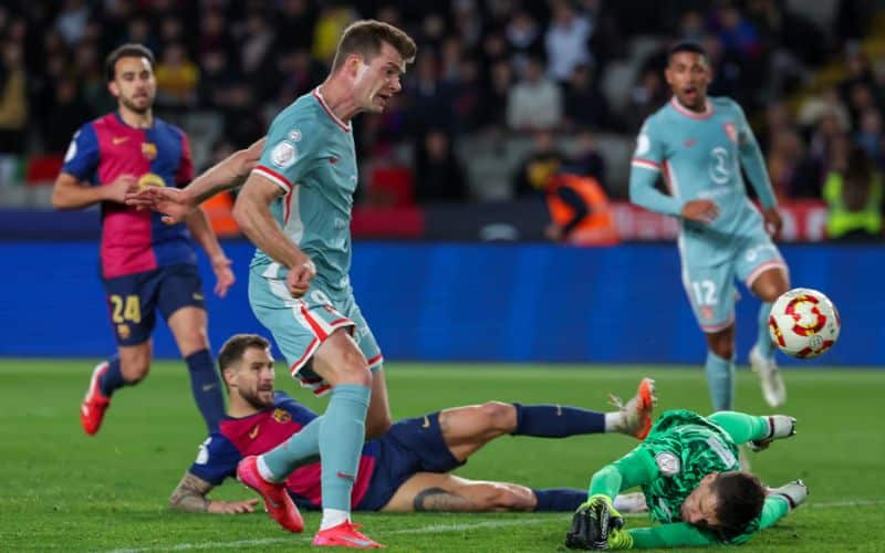 Atletico Madrid bùng nổ ở những phút cuối