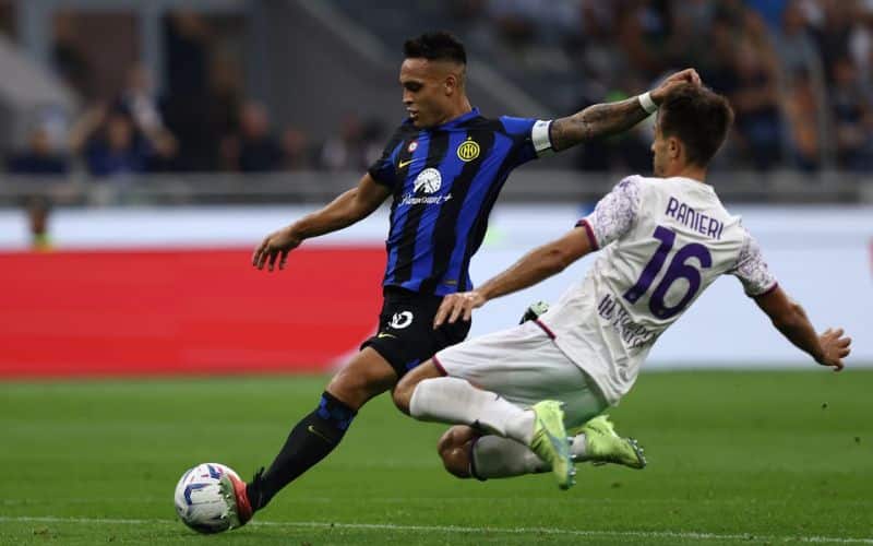 Inter Milan tận dụng sai lầm để mở tỷ số